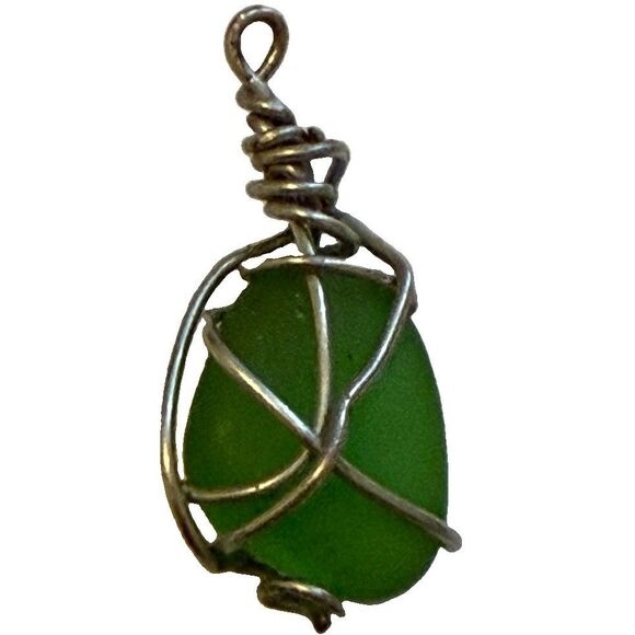 Kelly Jewelry - Vintage Kelly Green Sea Glass Wire Wrapped Pendant Silver Tone Necklace Charm